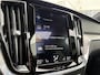 Volvo V60 2.0 T4 R-Design | Panoramadak | Trekhaak | Parkeerverwarming | Lichtmetalen Velgen 19 inch | Elektrische Achterklep | Stoelverwarming voor en achter | BLIS | Cruise Control Adaptief | DAB | Android Auto | Apple Carplay