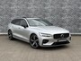 Volvo V60 2.0 T4 R-Design | Panoramadak | Trekhaak | Parkeerverwarming | Lichtmetalen Velgen 19 inch | Elektrische Achterklep | Stoelverwarming voor en achter | BLIS | Cruise Control Adaptief | DAB | Android Auto | Apple Carplay
