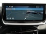Peugeot e-208 GT | 8 jaar fabrieksgarantie of 160.000 kilometer op het accupakket | Adaptieve cruise control met Stop&Go functie | Armsteunen op de voorportieren bekleed met kunstleder met groen sierstiksel (GT-Line)