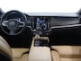 Volvo V90 2.0 T8 Plug-in hybrid AWD Ultimate Dark | Luchtvering | Panoramadak | SOH 96% | Trekhaak | Massage stoelen | Apple Carplay/Android Auto | HUD | Harman/Kardon |