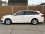Skoda Octavia Combi 1.0 TSI Ambition | Trekhaak | LED | DAB ontvanger | Apple CarPlay | Navigatiesysteem | Getint glas | Cruise & climate control | Parkeersensoren achter