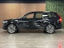 Volvo XC90 T8 AWD Recharge Plus Dark Long Range | Trekhaak | Harman Kardon | 455pk | Adaptieve Cruise Control | Stoelverwarming voor+achter | Stuurwielverwarming | Standkachel met Volvo On Call App | Parkeercamera | 20 Inch | Pilot Assist | BLIS Dode Hoek Detectie | Elektrische voorstoelen geheugen | Lederen bekleding | Zitting verlenging voorstoelen | Lederen dashboard | Google Infotainment | Keyless Drive  Elektrisch bedienbare achterklep | Geïntegreerd kinderzitje achterin | Geïntegreerde zongordijnen achterportieren | 7-Persoons | 4-Zone Climate Control | DAB Radio | Apple Carplay/Android Auto | Draadloos telefoon opladen | Volvo On Call met mobiele App functie | Onyx Black Metallic |