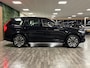 Volvo XC90 T8 AWD Recharge Plus Dark Long Range | Trekhaak | Harman Kardon | 455pk | Adaptieve Cruise Control | Stoelverwarming voor+achter | Stuurwielverwarming | Standkachel met Volvo On Call App | Parkeercamera | 20 Inch | Pilot Assist | BLIS Dode Hoek Detectie | Elektrische voorstoelen geheugen | Lederen bekleding | Zitting verlenging voorstoelen | Lederen dashboard | Google Infotainment | Keyless Drive  Elektrisch bedienbare achterklep | Geïntegreerd kinderzitje achterin | Geïntegreerde zongordijnen achterportieren | 7-Persoons | 4-Zone Climate Control | DAB Radio | Apple Carplay/Android Auto | Draadloos telefoon opladen | Volvo On Call met mobiele App functie | Onyx Black Metallic |