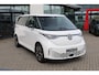 Volkswagen ID. Buzz Pro Bulli 86 kWh LWB 7p. 286PK / 210kW, LED Matrix (IQ.Lights), rondomzicht camera (Area View), verwarmbare voorruit, navigatie, verwarmbare voorstoelen + stuurwiel, achteruitrijcamera (Rear View), autonome parkeerfunctie (Park Assist Pro), dodehoekdetectie, 3-zone climatronic, draadloos telefoon laden, 20'' LMV 'Solna', dodehoekdetectie (Side Assist), draadloos Apple Carplay & Android Auto, DAB+, parkeersensoren voor en achter (pdc), adaptieve cruise control (acc), elektrisch verstel-, verwarm- en inklapbare buitenspiegels etc.