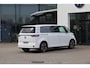 Volkswagen ID. Buzz Pro Bulli 86 kWh LWB 7p. 286PK / 210kW, LED Matrix (IQ.Lights), rondomzicht camera (Area View), verwarmbare voorruit, navigatie, verwarmbare voorstoelen + stuurwiel, achteruitrijcamera (Rear View), autonome parkeerfunctie (Park Assist Pro), dodehoekdetectie, 3-zone climatronic, draadloos telefoon laden, 20'' LMV 'Solna', dodehoekdetectie (Side Assist), draadloos Apple Carplay & Android Auto, DAB+, parkeersensoren voor en achter (pdc), adaptieve cruise control (acc), elektrisch verstel-, verwarm- en inklapbare buitenspiegels etc.