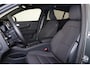 Volvo EX40 Single Motor Extended Range Ultra Black Ed. 82 kWh - Panoramadak - IntelliSafe Assist & Surround - 360º Camera - Harman/Kardon audio - Verwarmde voorstoelen & stuur - Parkeersensoren voor & achter - Elektr. bedienb. voorstoelen met geheugen links - Draadloze tel. lader - Warmtepomp - 20' LMV