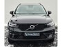 Volvo XC40 2.0 B4 Ultra Dark Panorama Dak - MY 2026 - 19” Wielen - Lighting – Harman Kardon Audio - 360 Camera - Climate - 2000 KG Trekgewicht -  Privacy Glass – UD7000 Interieur – voorruit verwarming – Power seats met Memory