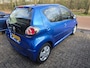 Toyota Aygo 1.0-12V Dynamic Blue | 1E EIGENAAR | 12MND GARANTIE | AUTOMAAT | AIRCO | ELEC RAMEN | LMV |