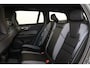 Volvo V60 T6 Plug-in hybrid AWD Plus Dark - IntelliSafe Assist & Surround - Harman/Kardon audio - Contourstoelen - Verwarmde voorstoelen, stuur & achterbank - Parkeersensoren voor & achter - Elektr. bedienb. voorstoelen met geheugen - 19' LMV