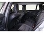 Volvo V60 B4 Essential Edition - Intellisafe Assist/Surround - LED-koplampen - Google Infotainment - Parkeersensoren v/a - Parkeercamera achter - Verwarmbare voorstoelen/achterbank - Verwarmbaar stuurwiel - 18' velgen