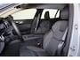 Volvo V60 B4 Essential Edition - Intellisafe Assist/Surround - LED-koplampen - Google Infotainment - Parkeersensoren v/a - Parkeercamera achter - Verwarmbare voorstoelen/achterbank - Verwarmbaar stuurwiel - 18' velgen