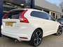 Volvo XC60 2.0 D4 FWD R-Design / Automaat / NL-Auto / Dealer-Onderhouden / Vol-Leder / Open-Panodak / Elektr.-Stoelen met Geheugen / Adaptieve Cruise-Control / Stoelverwarming / Elektr.-Achterklep / Dodehoek-Detectie / Climate-Control / PDC V+A met Camera / Radio-Bluetooth / Navi / 18'' LMV / ENZ.