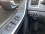 Volvo XC60 2.0 D4 FWD R-Design / Automaat / NL-Auto / Dealer-Onderhouden / Vol-Leder / Open-Panodak / Elektr.-Stoelen met Geheugen / Adaptieve Cruise-Control / Stoelverwarming / Elektr.-Achterklep / Dodehoek-Detectie / Climate-Control / PDC V+A met Camera / Radio-Bluetooth / Navi / 18'' LMV / ENZ.