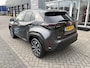 Toyota Yaris Cross 1.5 Hybrid 115 First Edition APPLE/ANDROID STOEL/STUURVERWARMING NAVI AD-CRUISE PRIVACY-GLASS 17"LM-VELGEN
