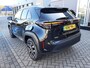 Toyota Yaris Cross 1.5 Hybrid 115 First Edition APPLE/ANDROID STOEL/STUURVERWARMING NAVI AD-CRUISE PRIVACY-GLASS 17"LM-VELGEN