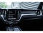 Volvo XC60 T5 Automaat R-Design | Verwarmbare voorstoelen | Parkeercamera | DAB+ | Apple Carplay/Android auto | Keyless entry | Elektrische achterklep | Sportonderstel | Navigatie | Alarm klasse 3 | BLIS