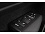 Volvo XC40 Recharge Twin Ultimate 78 kWh - Panorama/schuifdak - IntelliSafe Assist & Surround - 360 Graden Camera - Harman/Kardon audio - Verwarmde voorstoelen & stuur - Parkeersensoren voor & achter - Elektr. bedienb. voorstoelen met links geheugen - Warmtepomp - Draadloze tel. lader - Extra getint glas - 20' LMV