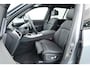 BMW X5 xDrive50e M Sport Frozen pure Grey | Skylounge | Soft Close | Achterasbesturing | 360cam | B&W Aduio | 22'' | Stoelvent. | Carbon | Luchtvering