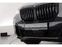 BMW X5 xDrive50e M Sport Frozen pure Grey | Skylounge | Soft Close | Achterasbesturing | 360cam | B&W Aduio | 22'' | Stoelvent. | Carbon | Luchtvering