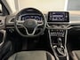 Volkswagen T-Roc 1.5 TSI IQ.Light/Automaat/Stoelverwarming/PDC