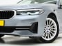 BMW 5-Serie Touring 520e Business Edition Plus | Camera | Leder | Sfeerlicht | Dodehoek | Stoelverwarming | Virtual | Carplay