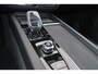 Volvo XC60 T8 Recharge AWD Ultra Black Edition - Panorama/schuifdak - IntelliSafe Assist & Surround - 360º Camera - Harman/Kardon audio - Adaptieve LED koplampen - Verwarmde voorstoelen, stuur & achterbank - Parkeersensoren voor & achter - Elektr. bedienb. voorstoelen met geheugen - Head up display - Draadloze tel. lader - Extra getint glas - Elektr. inklapbare trekhaak - 21' LMV