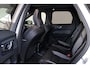 Volvo XC60 T8 Recharge AWD Ultra Black Edition - Panorama/schuifdak - IntelliSafe Assist & Surround - 360º Camera - Harman/Kardon audio - Adaptieve LED koplampen - Verwarmde voorstoelen, stuur & achterbank - Parkeersensoren voor & achter - Elektr. bedienb. voorstoelen met geheugen - Head up display - Draadloze tel. lader - Extra getint glas - Elektr. inklapbare trekhaak - 21' LMV