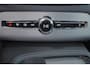 Volvo XC90 T8 Recharge AWD Ultra Bright - Panorama/schuifdak - IntelliSafe Assist & Surround - Harman/Kardon audio - Adaptieve LED koplampen - Parkeercamera achter - Verwarmde voorstoelen, stuur & achterbank - Parkeersensoren voor & achter - Head up display - Elektr. bedienb. voorstoelen met geheugen - Draadloze tel. lader - 20' LMV