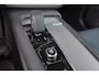 Volvo XC90 T8 Recharge AWD Ultra Bright - Panorama/schuifdak - IntelliSafe Assist & Surround - Harman/Kardon audio - Adaptieve LED koplampen - Parkeercamera achter - Verwarmde voorstoelen, stuur & achterbank - Parkeersensoren voor & achter - Head up display - Elektr. bedienb. voorstoelen met geheugen - Draadloze tel. lader - 20' LMV