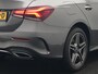 Mercedes-Benz A-klasse 250 e AMG Line PHEV 218pk Dealer O.H. | Adaptive Cruise | Multi Beam LED | Camera | Sfeerverlichting | Lederen Sportstoelen Verwarmd | Widescreen Navi | Apple Carplay | Keyless | Blis | Navigatie | DAB | Plug In Hybrid |