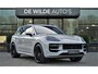 Porsche Cayenne 3.0 S E-Hybrid SportDesign 520pk Krijt Pano SoftClose Trekhaak Head-up InnoDrive Keyless 360-camera Bose