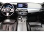 BMW 5-Serie Touring 530e Business Edition Plus | M-Sport | Panoramadak | Camera | 19"Lichtmetaal | Facelift |