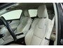 Volvo V60 B4 Core | Blond Lederen bekleding | Adaptive Cruise Control | Google Infotainment | Parkeersensoren voor + achter | Dealeronderhouden | Climate Control |
