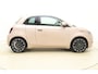 Fiat 500 3+1 La Prima 42 kWh NIEUW! | € 9.500 KORTING | Navigatie | Parkeersensoren voor en achter | Camera | Keyless | Lichtmetalen velgen