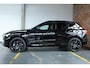 Volvo XC60 T6 Plug-in hybrid AWD Plus Black Edition | Panoramadak | 360° Parkeercamera | Parkeersensoren voor + achter | Harman Kardon Premium Audio | BLIS | Adaptive Cruise Control | Google Infotainment | Parkeerverwarming |