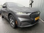 Ford Mustang Mach-E BWJ 2021 Extended 286 PK RWD 98 kWh TREKHAAK | PANO | LEDER | ELEKTR. STOELEN | FULL LED | ADAPTIVE CRUISE | STOEL + STUURVERW. | DAB | CAMERA | ELEKTR. ACHTERKLEP | CARPLAY + ANDROID | NAVI | CLIMA | LMV | PDC