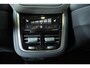 Volvo XC90 T8 Plug-in hybrid AWD Ultra Dark | Panoramadak | Verwarmbare voorstoelen, stuurwiel en achterbank | Head-up display | 360 graden camera | Premium audio by Harman Kardon | Keyless | 21 inch Lichtmetalen velgen