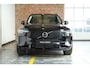 Volvo XC90 T8 Plug-in hybrid AWD Ultra Dark | Panoramadak | Verwarmbare voorstoelen, stuurwiel en achterbank | Head-up display | 360 graden camera | Bowers & Wilkins| Keyless | 21 inch Lichtmetalen velgen