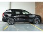 Volvo XC90 T8 Plug-in hybrid AWD Ultra Dark | Panoramadak | Verwarmbare voorstoelen, stuurwiel en achterbank | Head-up display | 360 graden camera | Premium audio by Harman Kardon | Keyless | 21 inch Lichtmetalen velgen