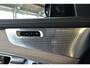 Volvo XC90 T8 Plug-in hybrid AWD Ultra Dark | Panoramadak | Verwarmbare voorstoelen, stuurwiel en achterbank | Head-up display | 360 graden camera | Bowers & Wilkins| Keyless | 21 inch Lichtmetalen velgen