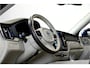 Volvo XC60 2.0 T6 AWD Recharge Long Range 293kW/399pk Aut8 Ultimate Bright LUCHTVERING + BOWERS&WILKINS + EL.TREKHAAK + PANORAMADAK + PILOT ASSIST + ADAPT.CRUISE + LANE ASSIST + STOEL&STUURVERWARMING + CAMERA + HEAD-UP + PD-GLASS + PARKSENSOREN + 20" LM-VELGEN!