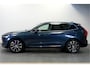Volvo XC60 2.0 T6 AWD Recharge Long Range 293kW/399pk Aut8 Ultimate Bright LUCHTVERING + BOWERS&WILKINS + EL.TREKHAAK + PANORAMADAK + PILOT ASSIST + ADAPT.CRUISE + LANE ASSIST + STOEL&STUURVERWARMING + CAMERA + HEAD-UP + PD-GLASS + PARKSENSOREN + 20" LM-VELGEN!