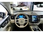 Volvo XC60 2.0 T6 AWD Recharge Long Range 293kW/399pk Aut8 Ultimate Bright LUCHTVERING + BOWERS&WILKINS + EL.TREKHAAK + PANORAMADAK + PILOT ASSIST + ADAPT.CRUISE + LANE ASSIST + STOEL&STUURVERWARMING + CAMERA + HEAD-UP + PD-GLASS + PARKSENSOREN + 20" LM-VELGEN!