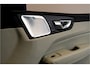 Volvo XC60 2.0 T6 AWD Recharge Long Range 293kW/399pk Aut8 Ultimate Bright LUCHTVERING + BOWERS&WILKINS + EL.TREKHAAK + PANORAMADAK + PILOT ASSIST + ADAPT.CRUISE + LANE ASSIST + STOEL&STUURVERWARMING + CAMERA + HEAD-UP + PD-GLASS + PARKSENSOREN + 20" LM-VELGEN!