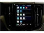 Volvo XC60 2.0 T6 AWD Recharge Long Range 293kW/399pk Aut8 Ultimate Bright LUCHTVERING + BOWERS&WILKINS + EL.TREKHAAK + PANORAMADAK + PILOT ASSIST + ADAPT.CRUISE + LANE ASSIST + STOEL&STUURVERWARMING + CAMERA + HEAD-UP + PD-GLASS + PARKSENSOREN + 20" LM-VELGEN!