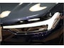 Volvo XC60 2.0 T6 AWD Recharge Long Range 293kW/399pk Aut8 Ultimate Bright LUCHTVERING + BOWERS&WILKINS + EL.TREKHAAK + PANORAMADAK + PILOT ASSIST + ADAPT.CRUISE + LANE ASSIST + STOEL&STUURVERWARMING + CAMERA + HEAD-UP + PD-GLASS + PARKSENSOREN + 20" LM-VELGEN!