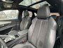 Peugeot 3008 *** 130 Pk *** GT *** Automaat *** KBZ-67-D Black Pack * Open Schuifdak * Stoelverwarming * Keyless Entry & Start * Parkeer Camera voor- en achterzijde * Elektrisch bedienbare Achterklep * L.M. Velgen * Alcantara Interieur * Vingerhoets; Vierde Generatie Eersteklas Service. Al meer dan 100 jaar een begrip in de Brabantse Kempen.