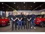 Peugeot 3008 *** 130 Pk *** GT *** Automaat *** KBZ-67-D Black Pack * Open Schuifdak * Stoelverwarming * Keyless Entry & Start * Parkeer Camera voor- en achterzijde * Elektrisch bedienbare Achterklep * L.M. Velgen * Alcantara Interieur * Vingerhoets; Vierde Generatie Eersteklas Service. Al meer dan 100 jaar een begrip in de Brabantse Kempen.