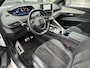 Peugeot 3008 *** 130 Pk *** GT *** Automaat *** KBZ-67-D Black Pack * Open Schuifdak * Stoelverwarming * Keyless Entry & Start * Parkeer Camera voor- en achterzijde * Elektrisch bedienbare Achterklep * L.M. Velgen * Alcantara Interieur * Vingerhoets; Vierde Generatie Eersteklas Service. Al meer dan 100 jaar een begrip in de Brabantse Kempen.