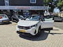 Peugeot 3008 *** 130 Pk *** GT *** Automaat *** KBZ-67-D Black Pack * Open Schuifdak * Stoelverwarming * Keyless Entry & Start * Parkeer Camera voor- en achterzijde * Elektrisch bedienbare Achterklep * L.M. Velgen * Alcantara Interieur * Vingerhoets; Vierde Generatie Eersteklas Service. Al meer dan 100 jaar een begrip in de Brabantse Kempen.